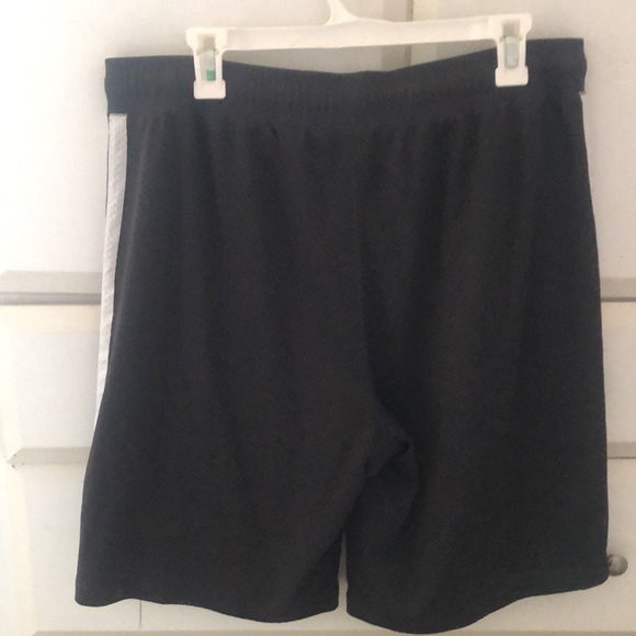 Aero Shorts - Picture 2 of 3
